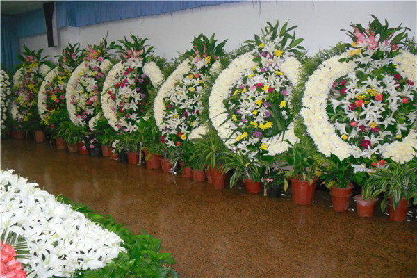 广东省荔湾区殡葬白事服务 灵车接运 花圈