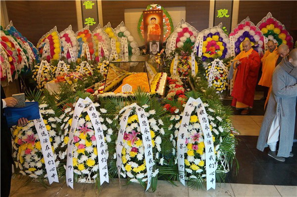 广东省从化灵堂布置 殡葬一条龙 穿寿衣