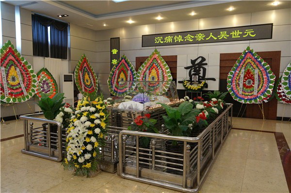 广东荔湾灵车接运 丧葬服务 穿寿衣