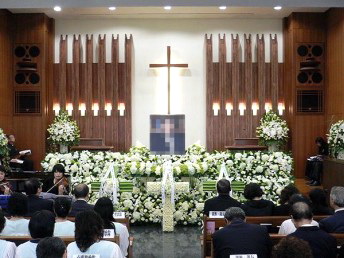 广东白云区花圈 骨灰盒 白事24小时一条龙服务