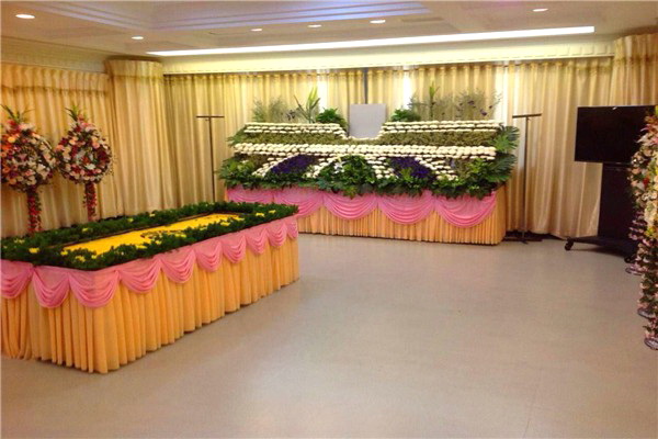 广东省花都区穿寿衣 灵堂布置