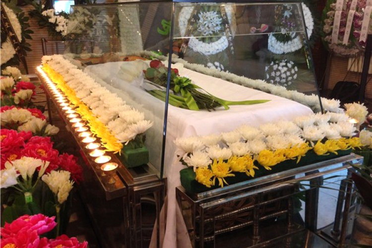 广东南沙专业白事一条龙 花圈 灵车接运