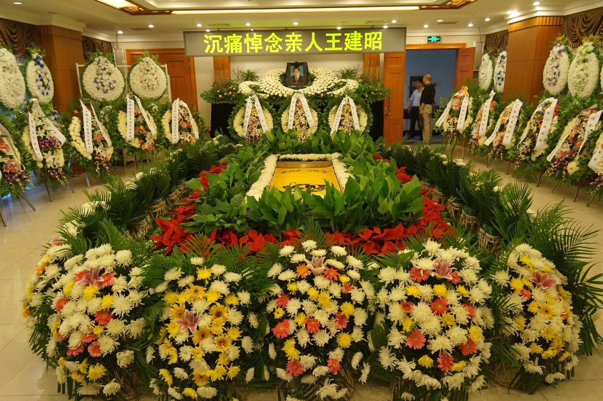 广东省花都丧葬用品 寿衣骨灰盒